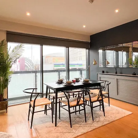 Lovely 2 Bed Duplex With Hydro Views דירה