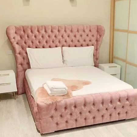 Station Skyline With Parking Daire