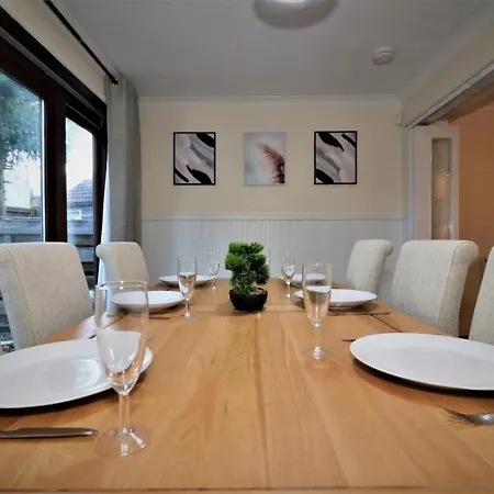 4 Bedroom - Parking Glasgow
