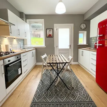 Cozy And Stylish 2br Flat Glasgow