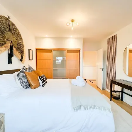 Lovely 2 Bed Duplex With Hydro Views גלאזגו