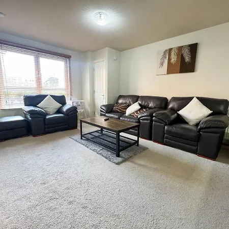 Cozy 2br Ground Floor - Emirates Arena