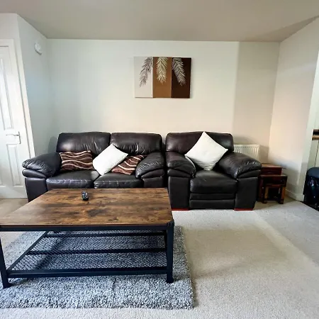 Apartment Cozy 2br Ground Floor - Emirates Arena