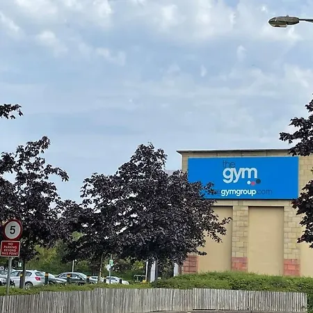 West End Hidden Gem - Modern 2-bedroom With Residents Patio Appartement