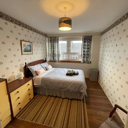 West End Hidden Gem - Modern 2-bedroom With Residents Patio * Glasgow