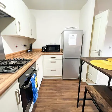 Cozy 2br Ground Floor - Emirates Arena Apartment *