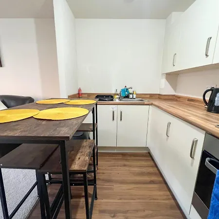 Cozy 2br Ground Floor - Emirates Arena