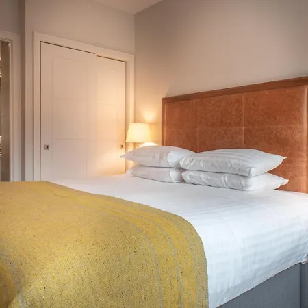 格拉斯哥巴斯街高级公寓式酒店