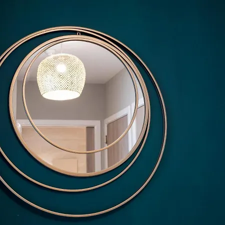 Glassford Apartment *