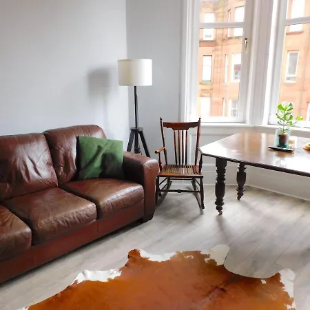 Spacious Apt Mins From Art Gallery And Gla Uni Apartment *
