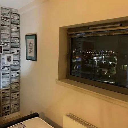 Designer Penthouse With Riverviews - G1 Centre, 3 Bedrooms, 2 Bathrooms, 1 Living / Kitchen. Full Floor, Wrap Around Terrace, Panoramic Views, Off Station / Buchanan Street غلاسغو