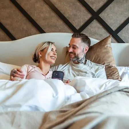 The Devonshire - Your 5 Star West End Stay!