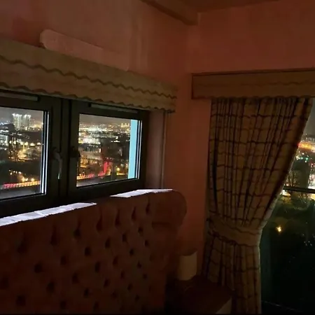 Designer Penthouse With Riverviews - G1 Centre, 3 Bedrooms, 2 Bathrooms, 1 Living / Kitchen. Full Floor, Wrap Around Terrace, Panoramic Views, Off Station / Buchanan Street Apartment *
