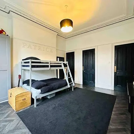 Spacious Ground Floor In Heart Of West End * Glasgow