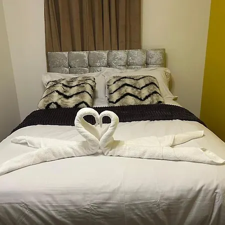 Stunning 2-bedrooms 1 Living Spacious Family Friendly Апартаменты