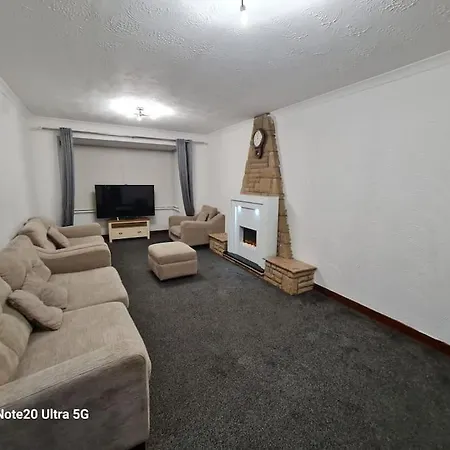 Апартаменты Stunning 2-bedrooms 1 Living Spacious Family Friendly Глазго