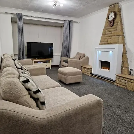 Stunning 2-bedrooms 1 Living Spacious Family Friendly *