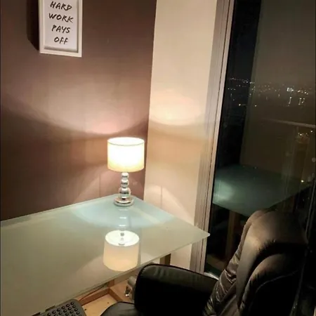 Designer Penthouse With Riverviews - G1 Centre, 3 Bedrooms, 2 Bathrooms, 1 Living / Kitchen. Full Floor, Wrap Around Terrace, Panoramic Views, Off Station / Buchanan Street شقة