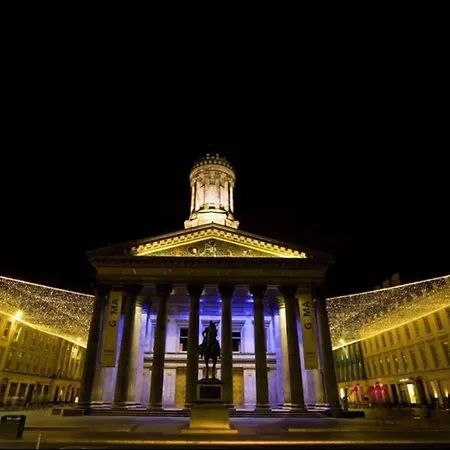 Designer Penthouse With Riverviews - G1 Centre, 3 Bedrooms, 2 Bathrooms, 1 Living / Kitchen. Full Floor, Wrap Around Terrace, Panoramic Views, Off Station / Buchanan Street