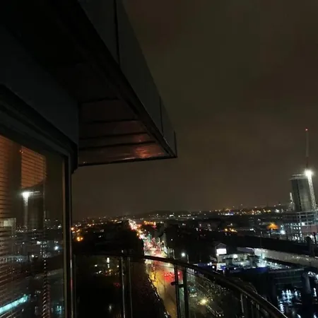 شقة Designer Penthouse With Riverviews - G1 Centre, 3 Bedrooms, 2 Bathrooms, 1 Living / Kitchen. Full Floor, Wrap Around Terrace, Panoramic Views, Off Station / Buchanan Street غلاسغو