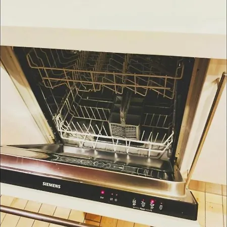 Designer Penthouse With Riverviews - G1 Centre, 3 Bedrooms, 2 Bathrooms, 1 Living / Kitchen. Full Floor, Wrap Around Terrace, Panoramic Views, Off Station / Buchanan Street غلاسغو