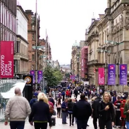 Designer Penthouse With Riverviews - G1 Centre, 3 Bedrooms, 2 Bathrooms, 1 Living / Kitchen. Full Floor, Wrap Around Terrace, Panoramic Views, Off Station / Buchanan Street * غلاسغو