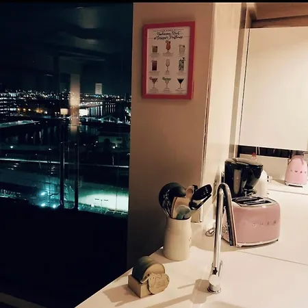 Designer Penthouse With Riverviews - G1 Centre, 3 Bedrooms, 2 Bathrooms, 1 Living / Kitchen. Full Floor, Wrap Around Terrace, Panoramic Views, Off Station / Buchanan Street *