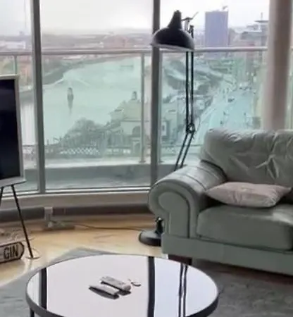 Designer Penthouse With Riverviews - G1 Centre, 3 Bedrooms, 2 Bathrooms, 1 Living / Kitchen. Full Floor, Wrap Around Terrace, Panoramic Views, Off Station / Buchanan Street شقة