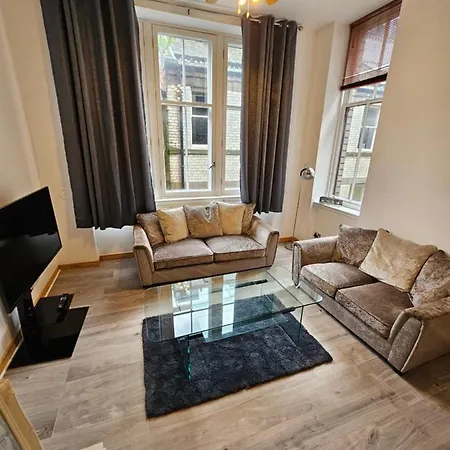 Apartment 65 Renfield St 2 Bed