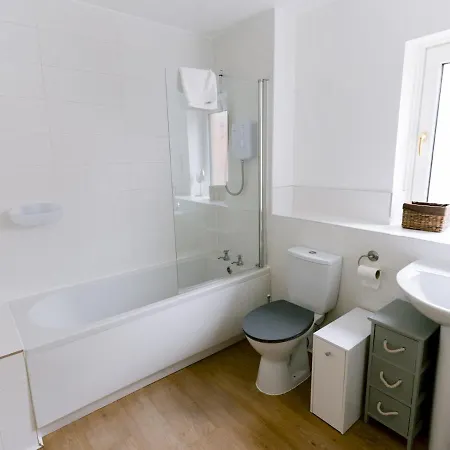 Spacious Flat Next To With Parking - 9309812 Appartement Glasgow