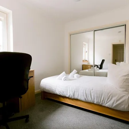 Spacious Flat Next To With Parking - 9309812 Appartement Glasgow