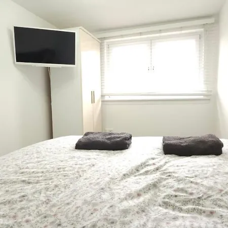 Lovely 3 Bed In With Free Parking Glasgow