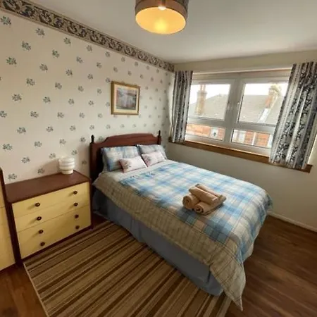 West End Hidden Gem - Modern 2-bedroom With Residents Patio Appartement Glasgow