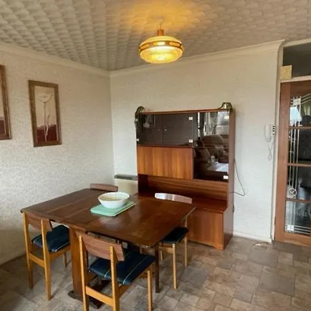 West End Hidden Gem - Modern 2-bedroom With Residents Patio Glasgow