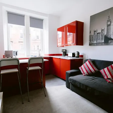 Bright In Ideal West End Location