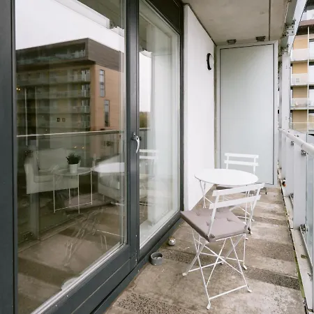 3/5 - New 1-bed At Harbour