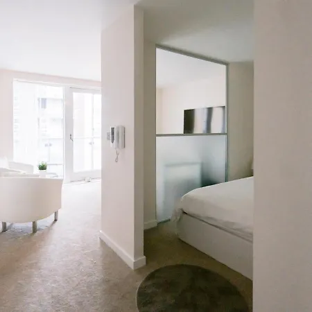 3/5 - New 1-bed At Harbour *