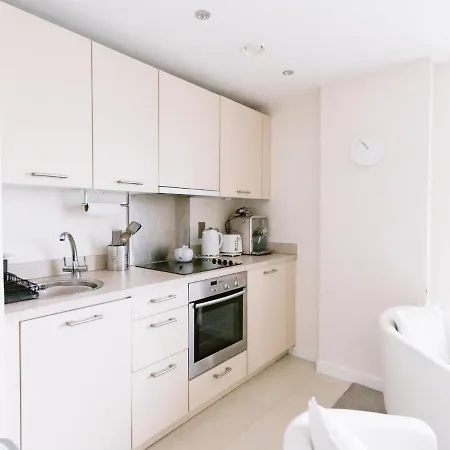 3/5 - New 1-bed At Harbour