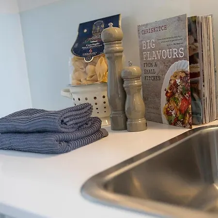 Apartment Modern Living At Riverside In The Heart Of Glasgow