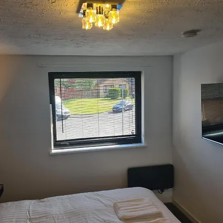 3 Bedroom House With Free Parking - Travel Host * Glasgow