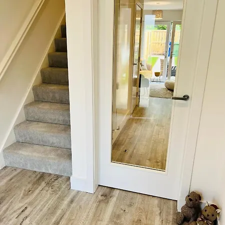 Glasgow City Central Executive Triplex House, 3 Bedroom 3 Bathrooms 1 Living Room Kitchen - Huge Terrace For Master Bedroom - Private E Parking Lez Congestion Zone Free - Garden - 5 Mins Drive To City Centre Central Station * Глазго