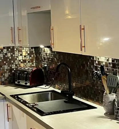 City Centre Flat With River Views And Parking Глазго