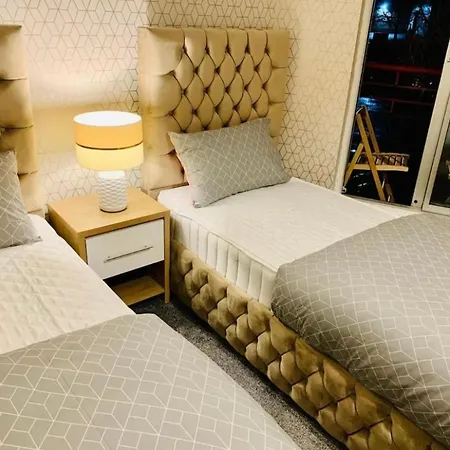 City Centre Flat With River Views And Parking * Глазго