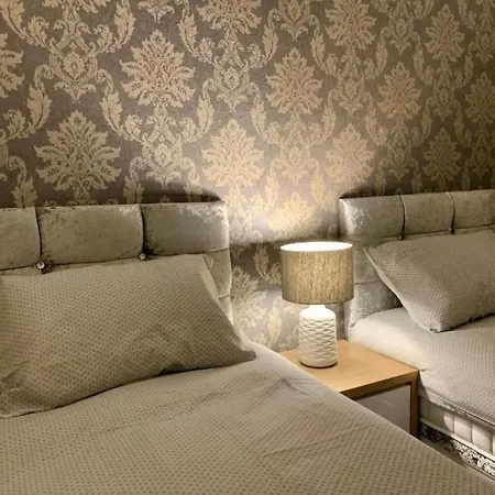 City Centre Flat With River Views And Parking Апартаменты