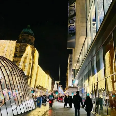 Апартаменты City Centre Flat With River Views And Parking