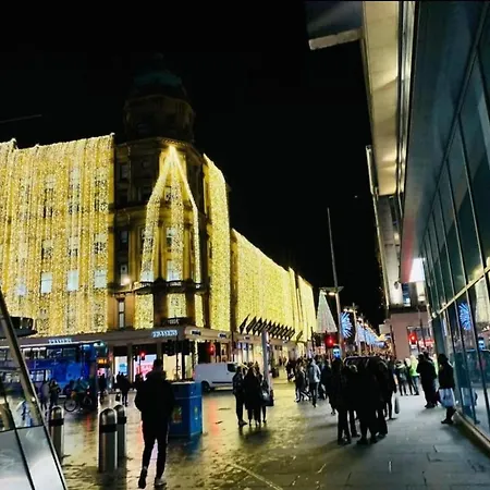 City Centre Flat With River Views And Parking Глазго