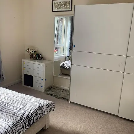 Bed and breakfast Master Bedroom With Free Breakfast *