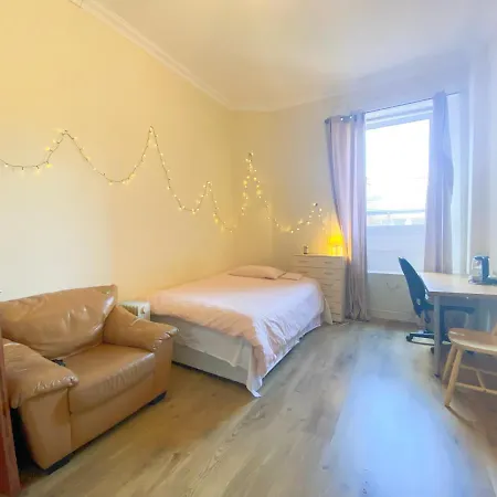 Homestay Classical British Glasgow