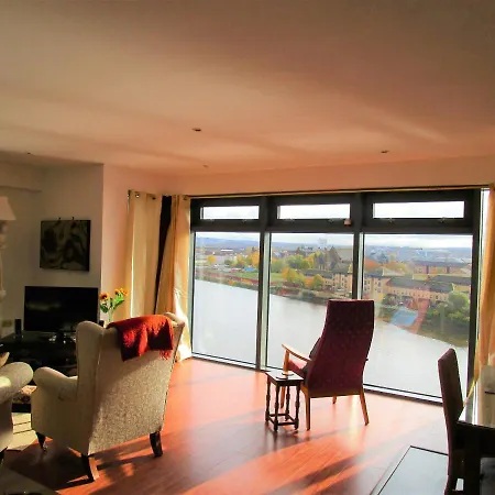 Riverview Vista - Luxury River View *