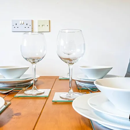 West End 3br-2ba, Near Kelvingrove Museum - Free Parking By Bonjour Residences Glasgow